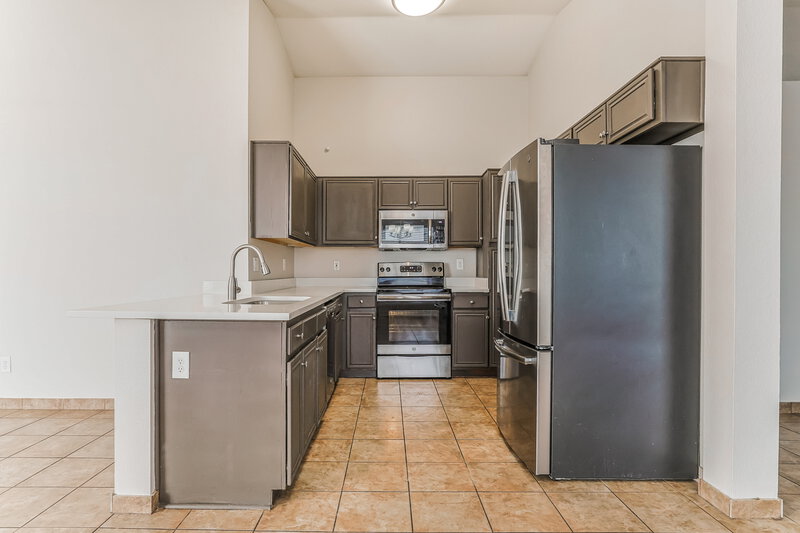 1,955/Mo, 4602 N 84th Ln Phoenix, AZ 85037 Kitchen View