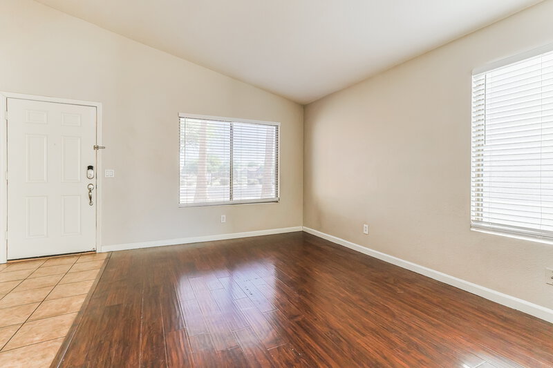 1,955/Mo, 4602 N 84th Ln Phoenix, AZ 85037 Family Room View