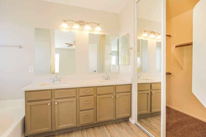2,290/Mo, 16073 W Grant St Goodyear, AZ 85338 Main Bathroom View