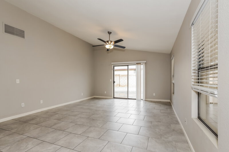 1,835/Mo, 8724 W John Cabot Rd Peoria, AZ 85382 Living Room View