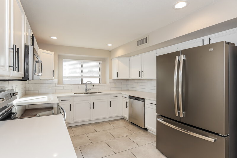 1,835/Mo, 8724 W John Cabot Rd Peoria, AZ 85382 Kitchen View