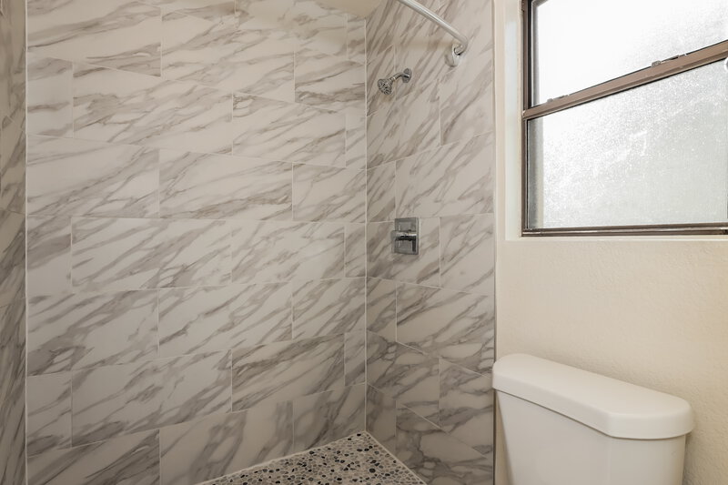 1,835/Mo, 8724 W John Cabot Rd Peoria, AZ 85382 Main Bathroom View 2