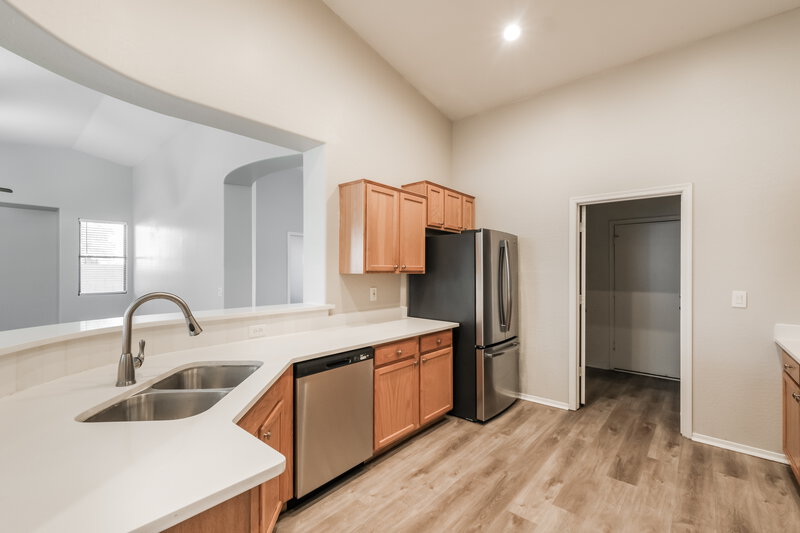 2,305/Mo, 7308 W Superior Ave Phoenix, AZ 85043 Kitchen View