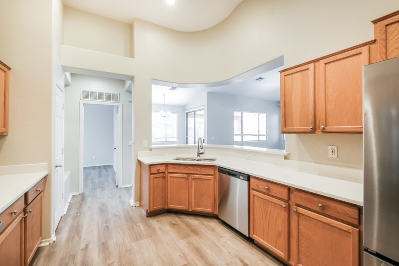 2,305/Mo, 7308 W Superior Ave Phoenix, AZ 85043 Kitchen View 2
