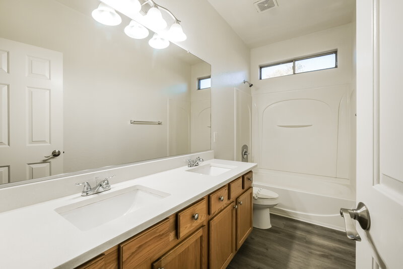 2,305/Mo, 7308 W Superior Ave Phoenix, AZ 85043 Bathroom View