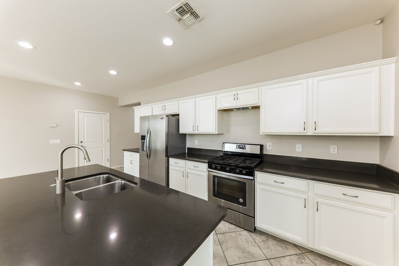 1,890/Mo, 1287 N 166th Ave Goodyear, AZ 85338 Kitchen View