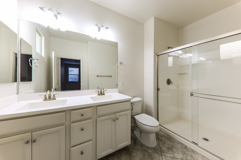 1,890/Mo, 1287 N 166th Ave Goodyear, AZ 85338 Main Bathroom View