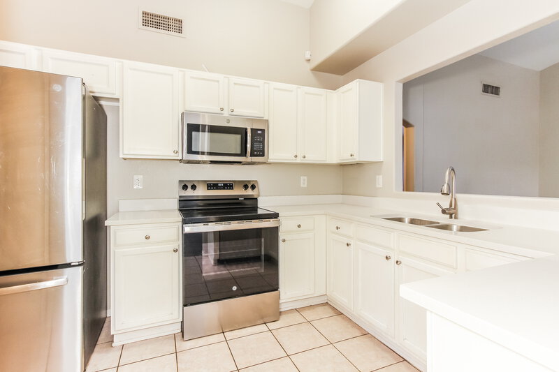 1,665/Mo, 13381 W Ocotillo Ln Surprise, AZ 85374 Kitchen View