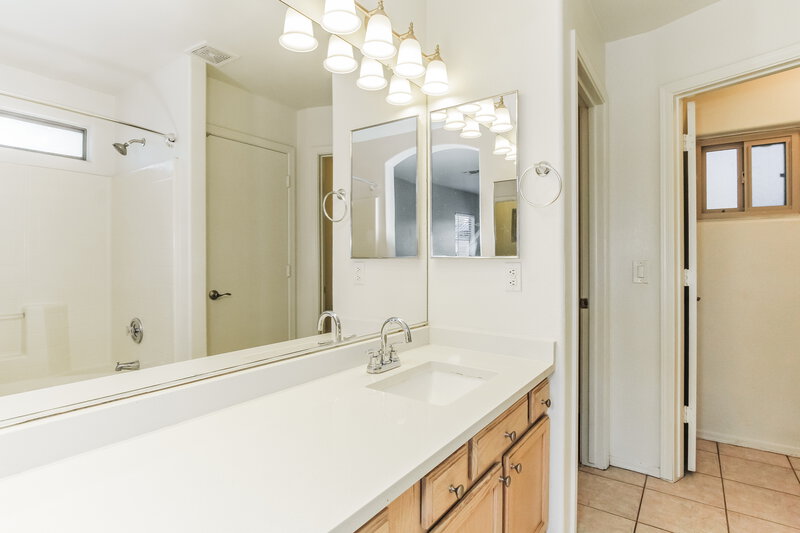 1,665/Mo, 13381 W Ocotillo Ln Surprise, AZ 85374 Main Bathroom View