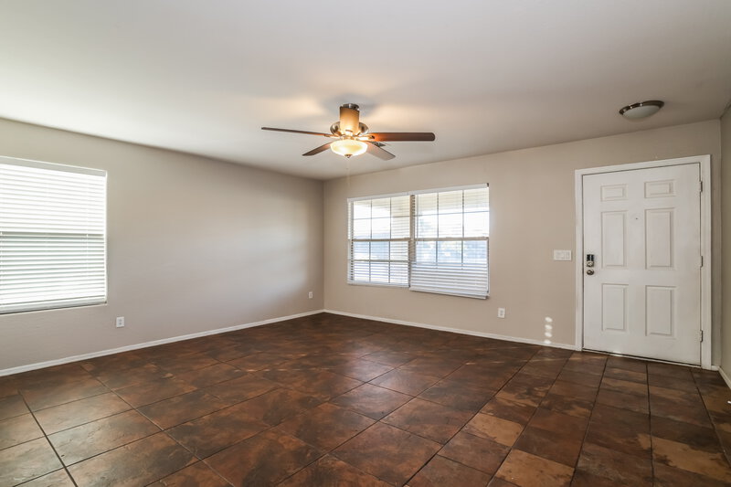 1,980/Mo, 7123 S 31st Dr Phoenix, AZ 85041 Living Room View 2