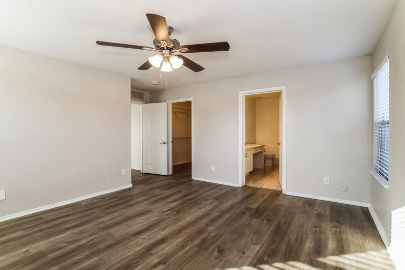 1,980/Mo, 7123 S 31st Dr Phoenix, AZ 85041 Main Bedroom View 2