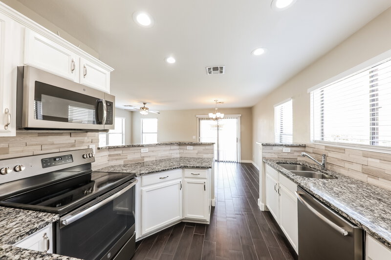 1,980/Mo, 8264 W Purdue Ave Peoria, AZ 85345 Kitchen View 2