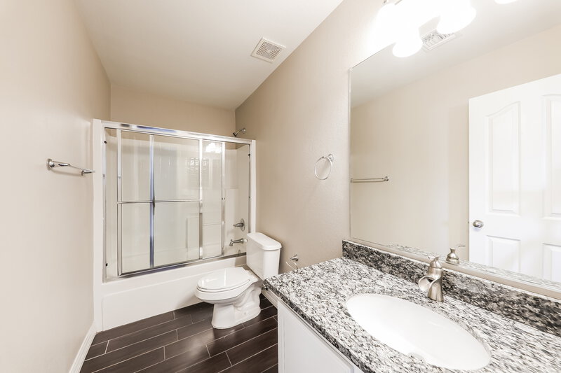 1,980/Mo, 8264 W Purdue Ave Peoria, AZ 85345 Bathroom View