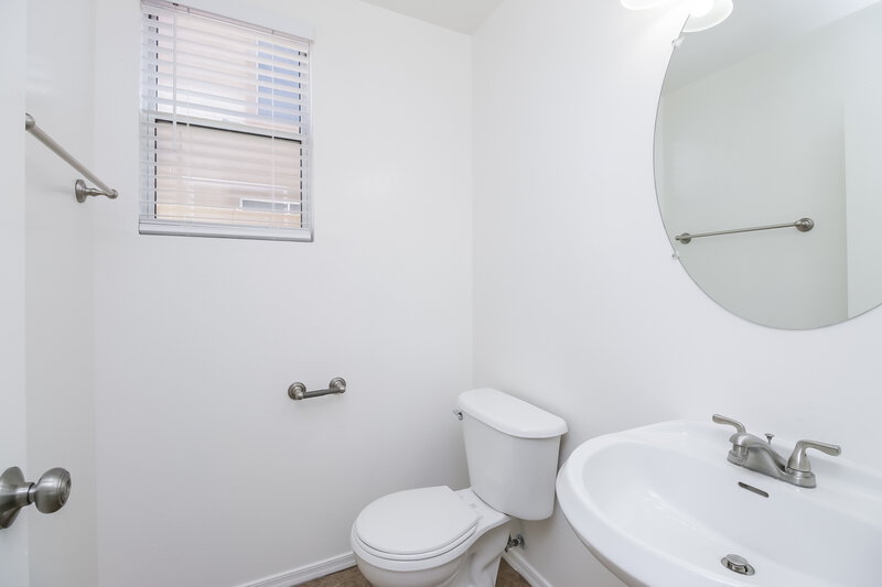 2,265/Mo, 3917 W Minton St Phoenix, AZ 85041 Bathroom View