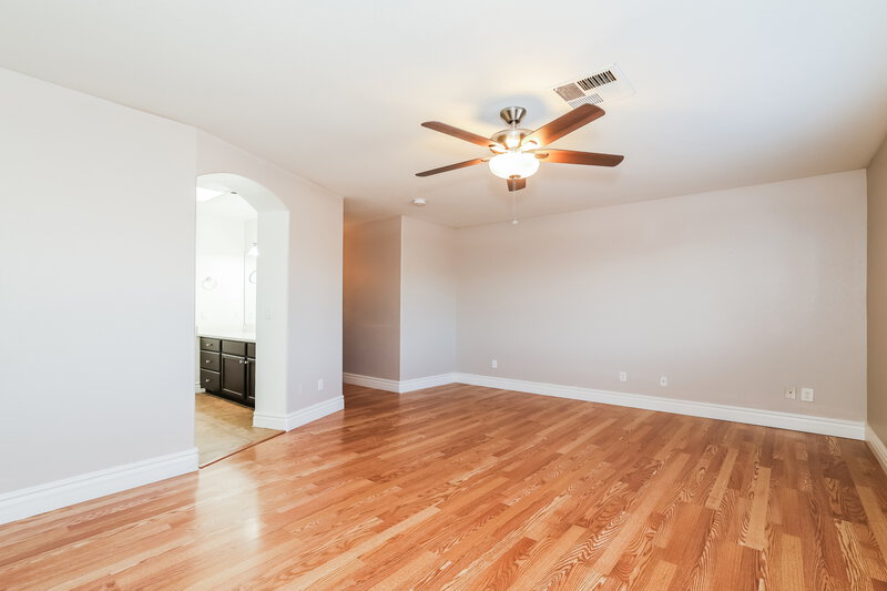 1,925/Mo, 10013 W Montecito Ave Phoenix, AZ 85037 Main Bedroom View 2