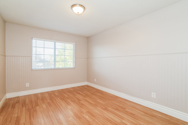 1,925/Mo, 10013 W Montecito Ave Phoenix, AZ 85037 Bedroom View 2