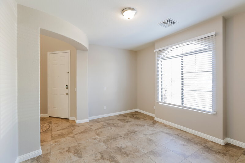 2,585/Mo, 1613 W St Catherine Ave Phoenix, AZ 85041 Living Room View