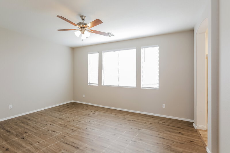 2,585/Mo, 1613 W St Catherine Ave Phoenix, AZ 85041 Main Bedroom View