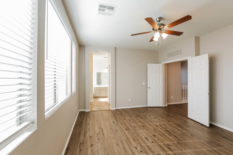 2,585/Mo, 1613 W St Catherine Ave Phoenix, AZ 85041 Main Bedroom View 2