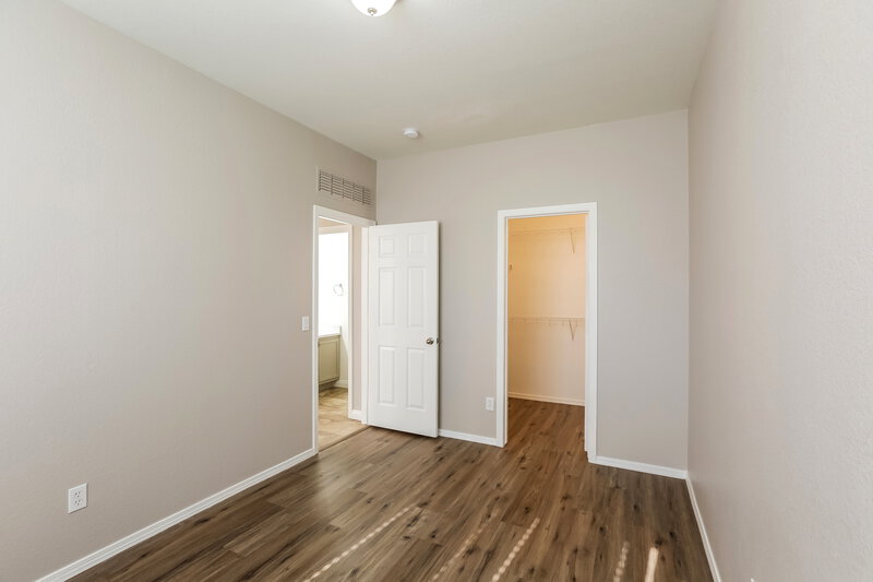 2,585/Mo, 1613 W St Catherine Ave Phoenix, AZ 85041 Bedroom View