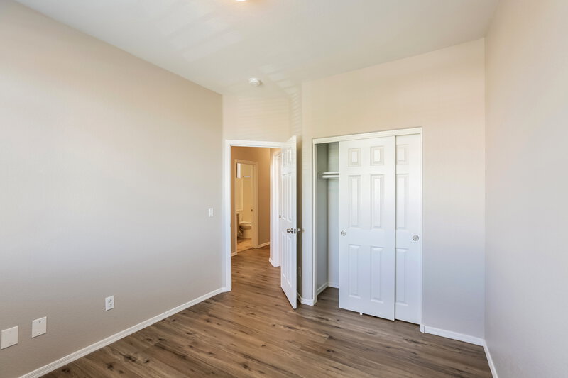 2,585/Mo, 1613 W St Catherine Ave Phoenix, AZ 85041 Bedroom View 2