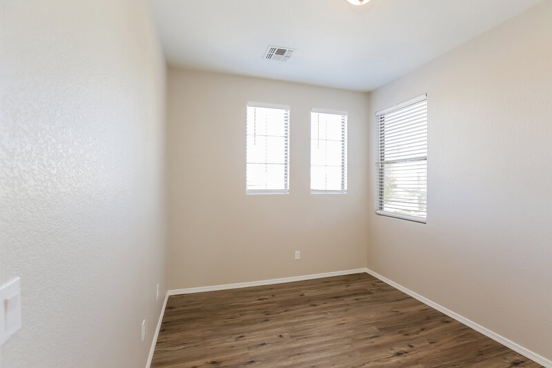 2,585/Mo, 1613 W St Catherine Ave Phoenix, AZ 85041 Bedroom View 3