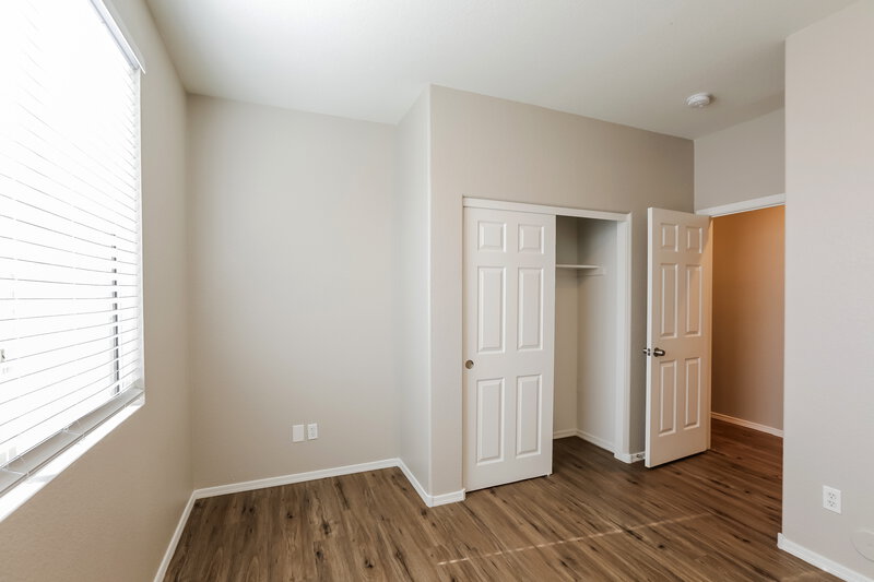 2,585/Mo, 1613 W St Catherine Ave Phoenix, AZ 85041 Bedroom View 4
