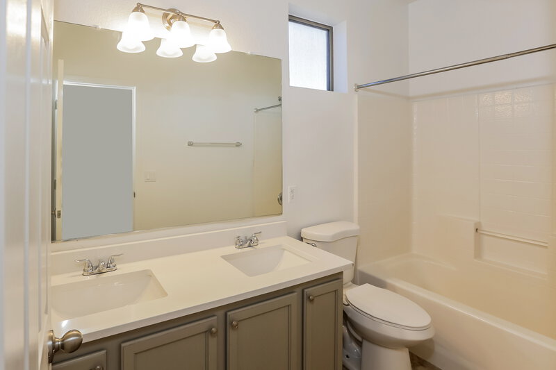 2,585/Mo, 1613 W St Catherine Ave Phoenix, AZ 85041 Bathroom View