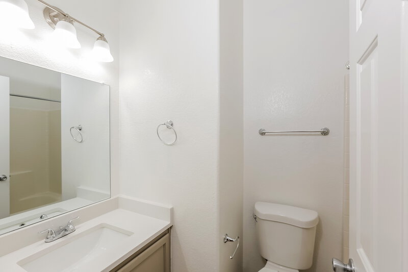 2,585/Mo, 1613 W St Catherine Ave Phoenix, AZ 85041 Bathroom View 2