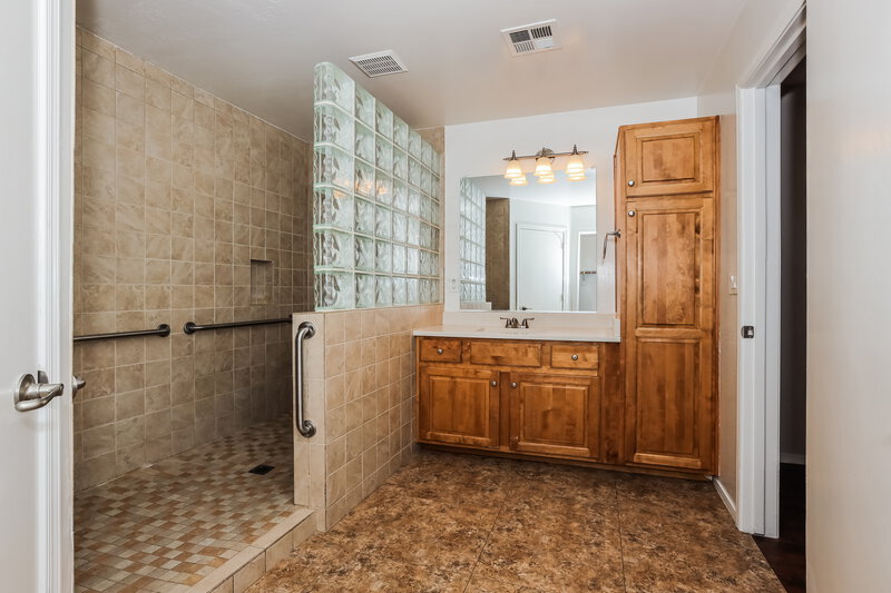 1,990/Mo, 3312 W Five Mile Peak Dr San Tan Valley, AZ 85142 Main Bathroom View 2
