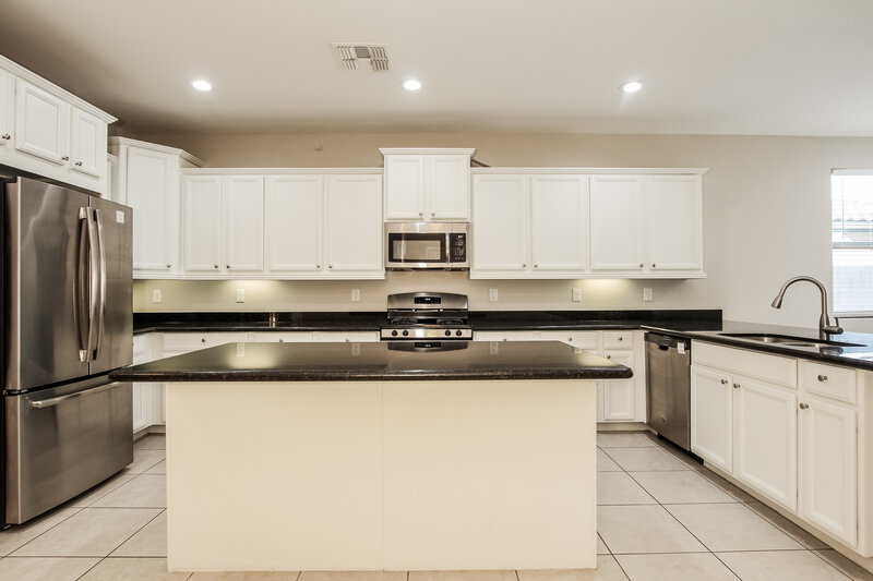 2,550/Mo, 16967 W Hilton Ave Goodyear, AZ 85338 Kitchen View