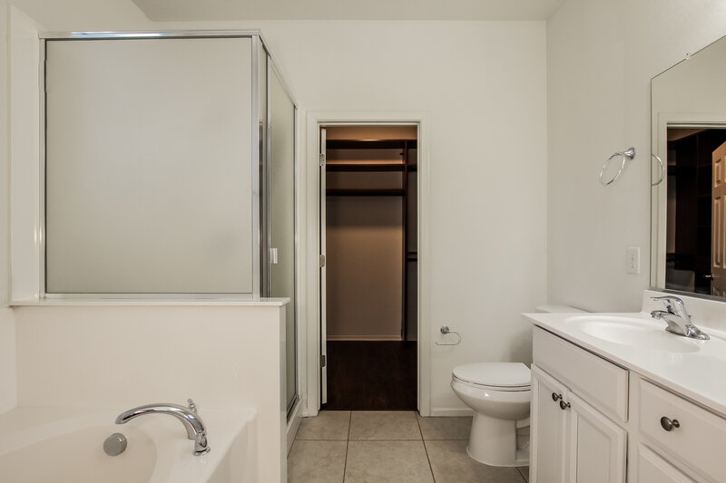 2,550/Mo, 16967 W Hilton Ave Goodyear, AZ 85338 Main Bathroom View