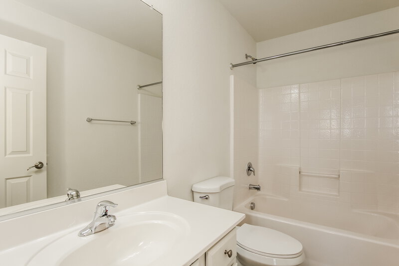 2,550/Mo, 16967 W Hilton Ave Goodyear, AZ 85338 Bathroom View