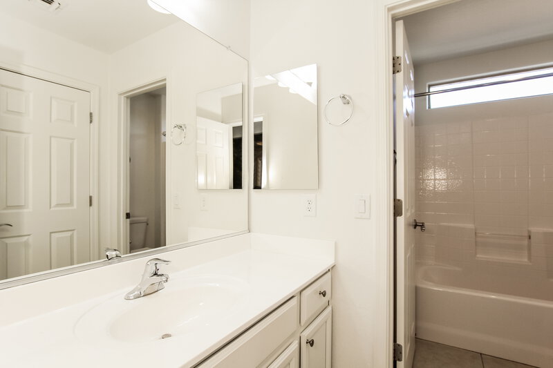 2,550/Mo, 16967 W Hilton Ave Goodyear, AZ 85338 Bathroom View 2
