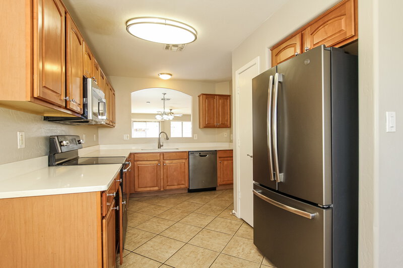 1,700/Mo, 13273 W Mauna Loa Ln Surprise, AZ 85379 Kitchen View