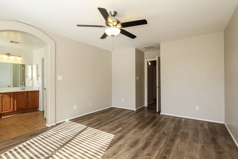 1,700/Mo, 13273 W Mauna Loa Ln Surprise, AZ 85379 Main Bedroom View 2