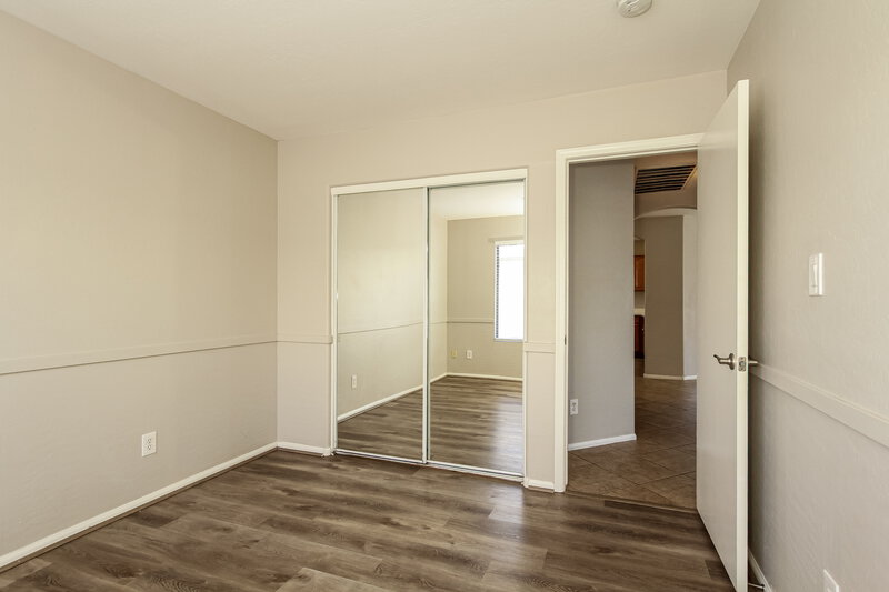 1,700/Mo, 13273 W Mauna Loa Ln Surprise, AZ 85379 Bedroom View 2