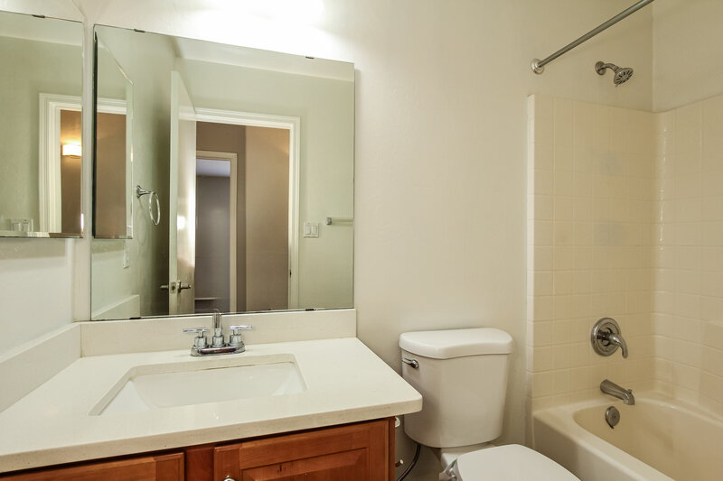 1,700/Mo, 13273 W Mauna Loa Ln Surprise, AZ 85379 Bathroom View
