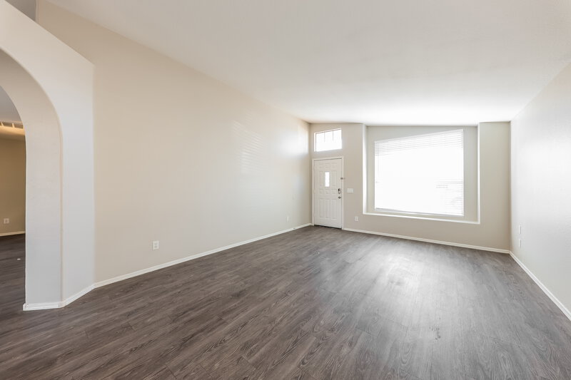 3,150/Mo, 2709 N 122nd Avenue Avondale, AZ 85392 Living Room View 2