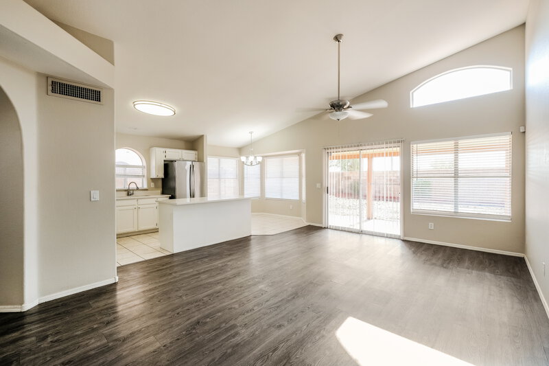 2,140/Mo, 2709 N 122nd Avenue Avondale, AZ 85392 Living Room View