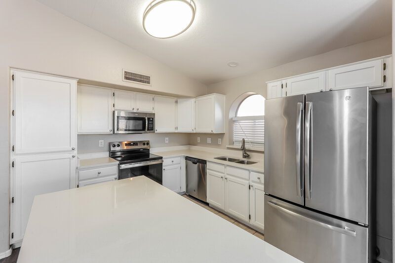 3,150/Mo, 2709 N 122nd Avenue Avondale, AZ 85392 Kitchen View