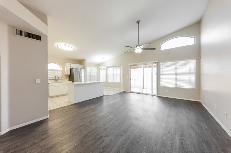 3,150/Mo, 2709 N 122nd Avenue Avondale, AZ 85392 Family Room View