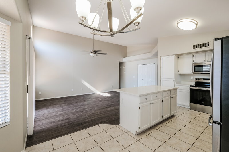 2,140/Mo, 2709 N 122nd Avenue Avondale, AZ 85392 Kitchen View 2