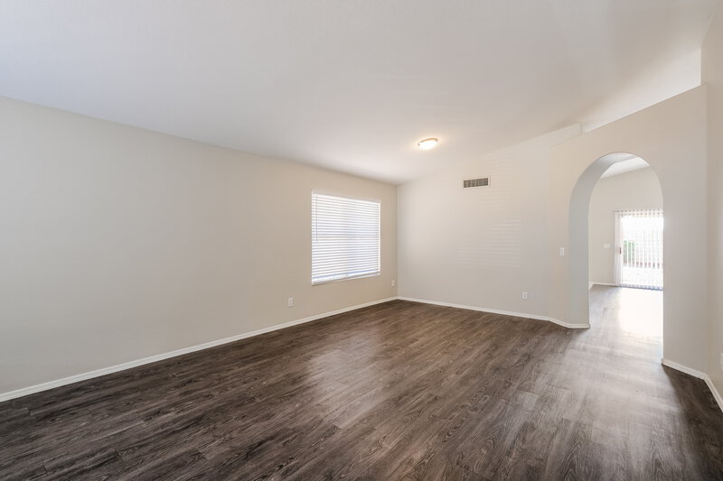 2,140/Mo, 2709 N 122nd Avenue Avondale, AZ 85392 Family Room View 2