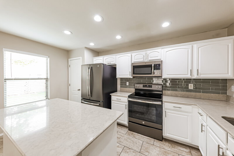 2,020/Mo, 18538 W Fairway Dr Surprise, AZ 85374 Kitchen View 2