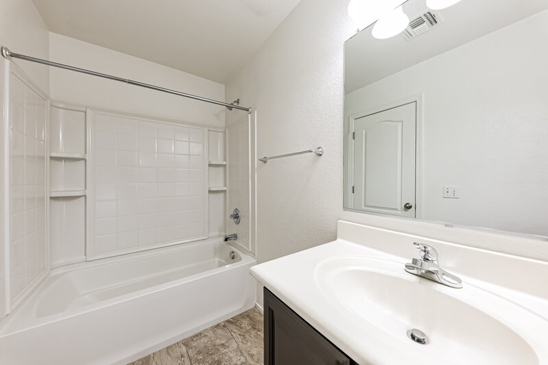 2,020/Mo, 18538 W Fairway Dr Surprise, AZ 85374 Bathroom View