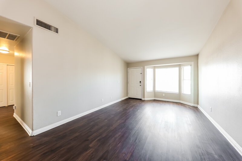 2,095/Mo, 6634 W Pima Street Phoenix, AZ 85043 Living Room View 2