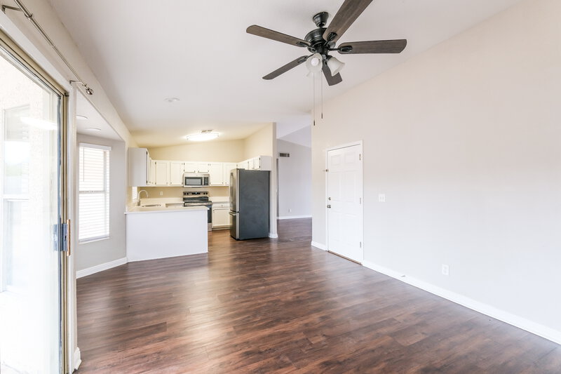 1,870/Mo, 6634 W Pima Street Phoenix, AZ 85043 Living Room View 2