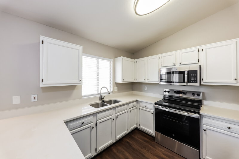 2,095/Mo, 6634 W Pima Street Phoenix, AZ 85043 Kitchen View 2