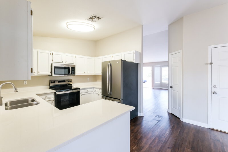 1,870/Mo, 6634 W Pima Street Phoenix, AZ 85043 Kitchen View